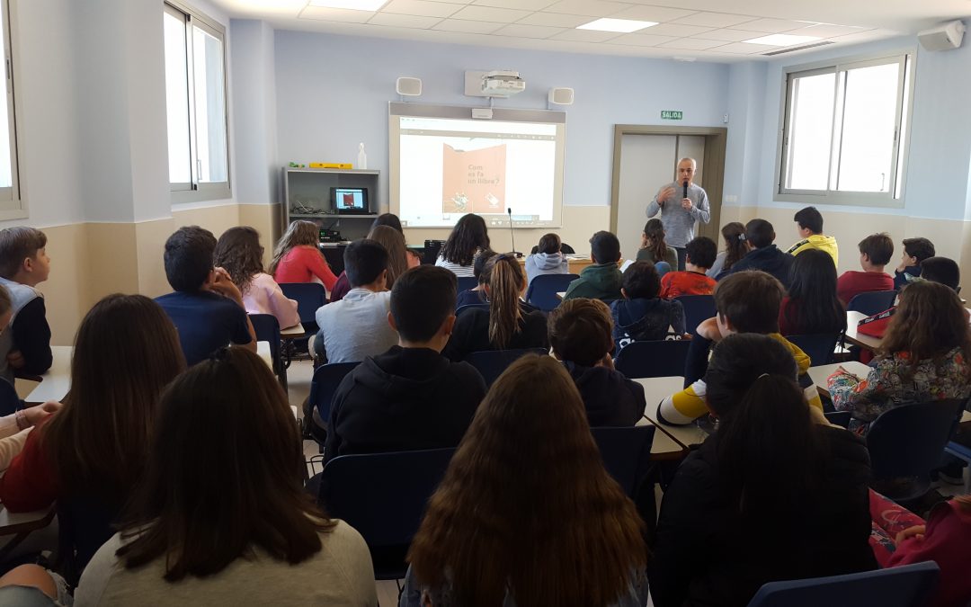 VISITA DE L’AUTOR I EDITOR JULI CAPILLA